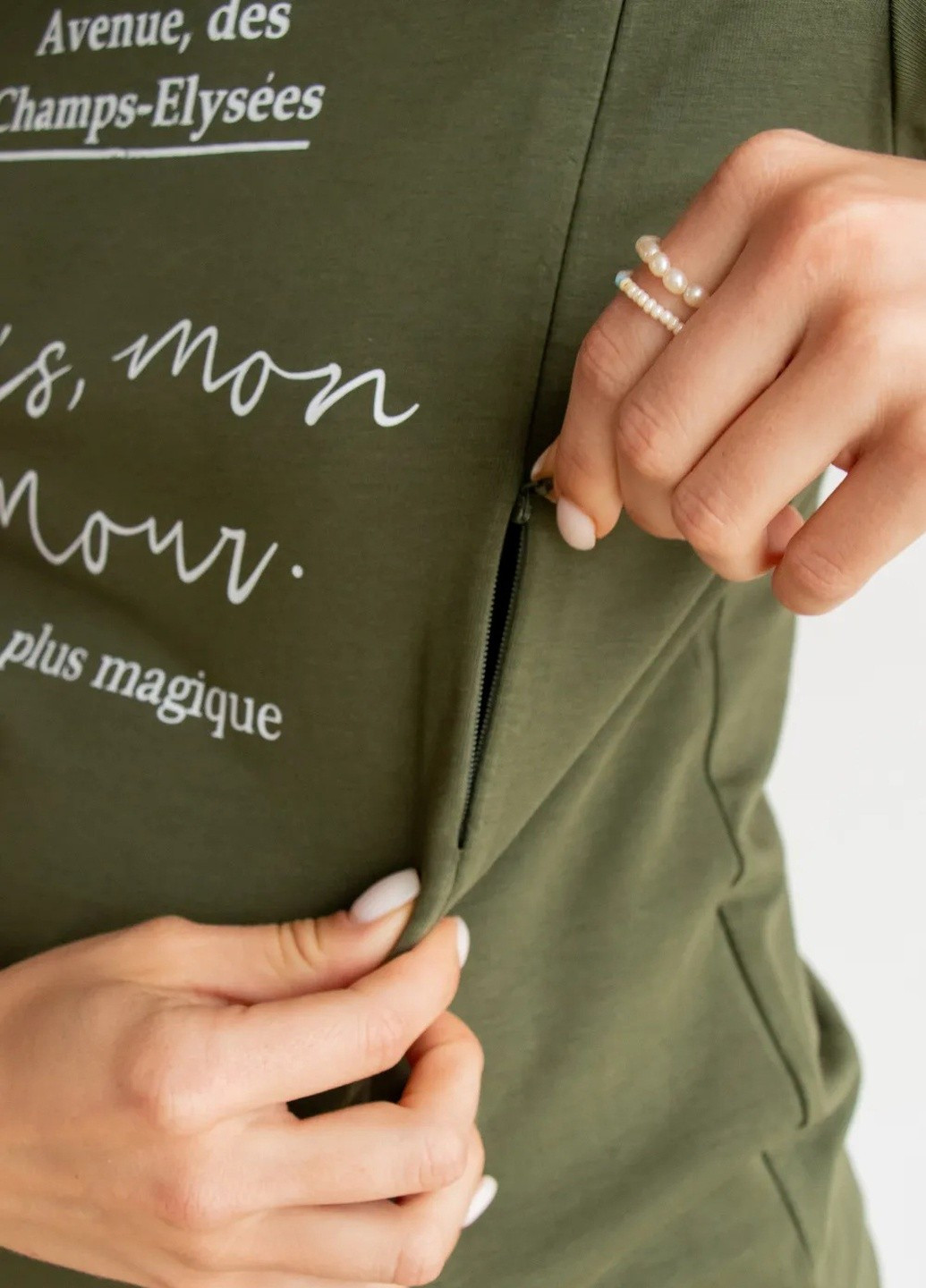 Хакі (оливкова) футболка з принтом для вагітних та годуючих мам трикотажна з секретом для годування хакі To Be