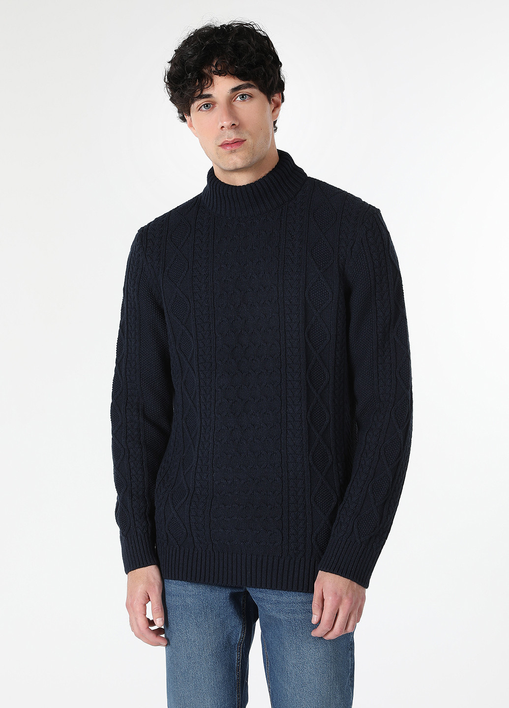 Темно-синій зимовий светр Colin's