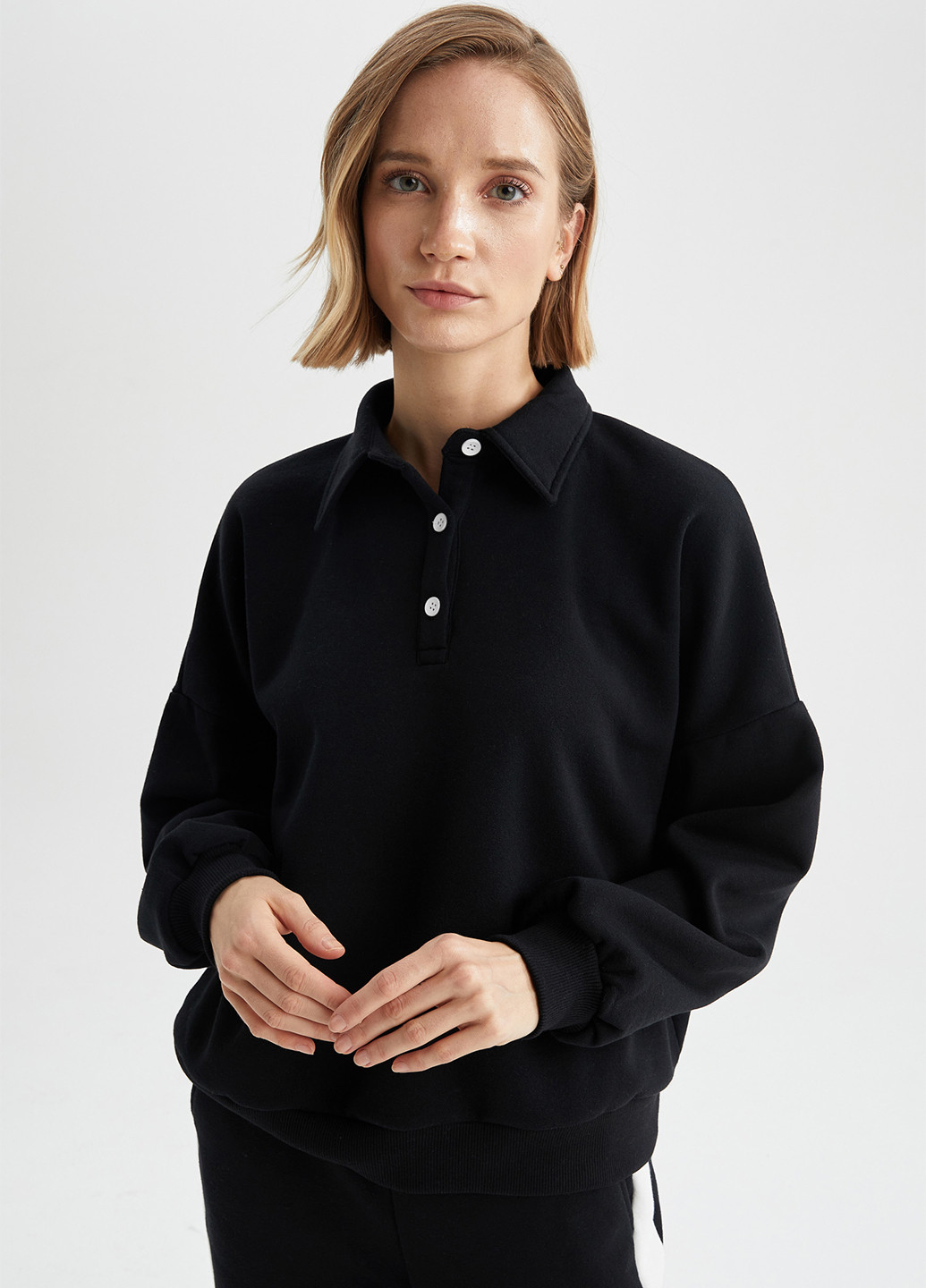 Черная женская футболка-свитшот DeFacto однотонная