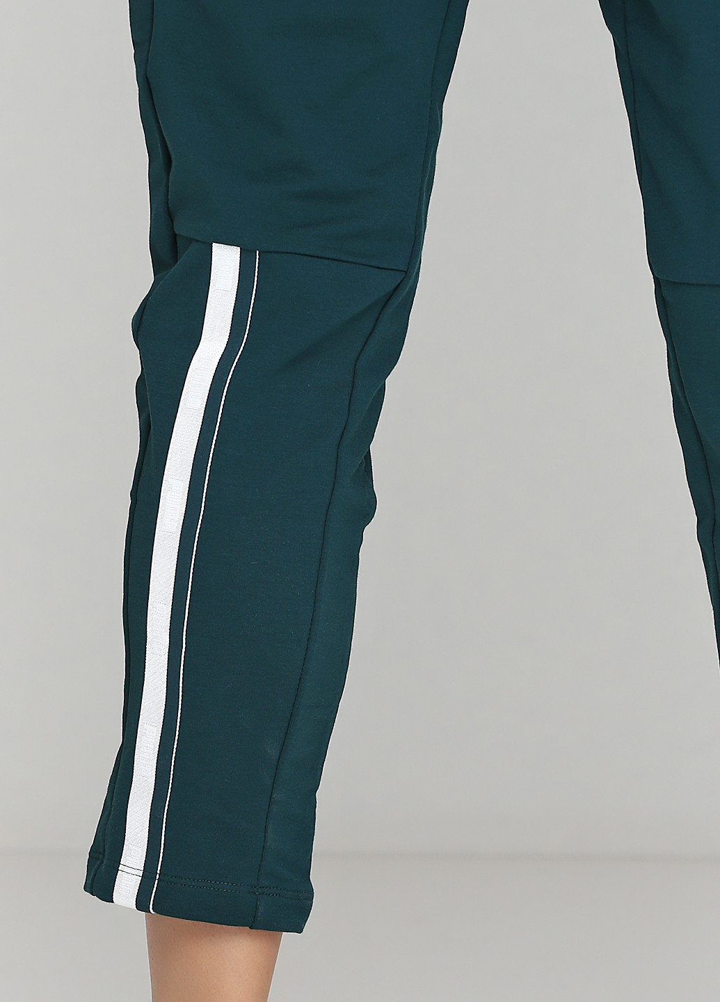 Темно-зеленые спортивные демисезонные зауженные брюки Puma