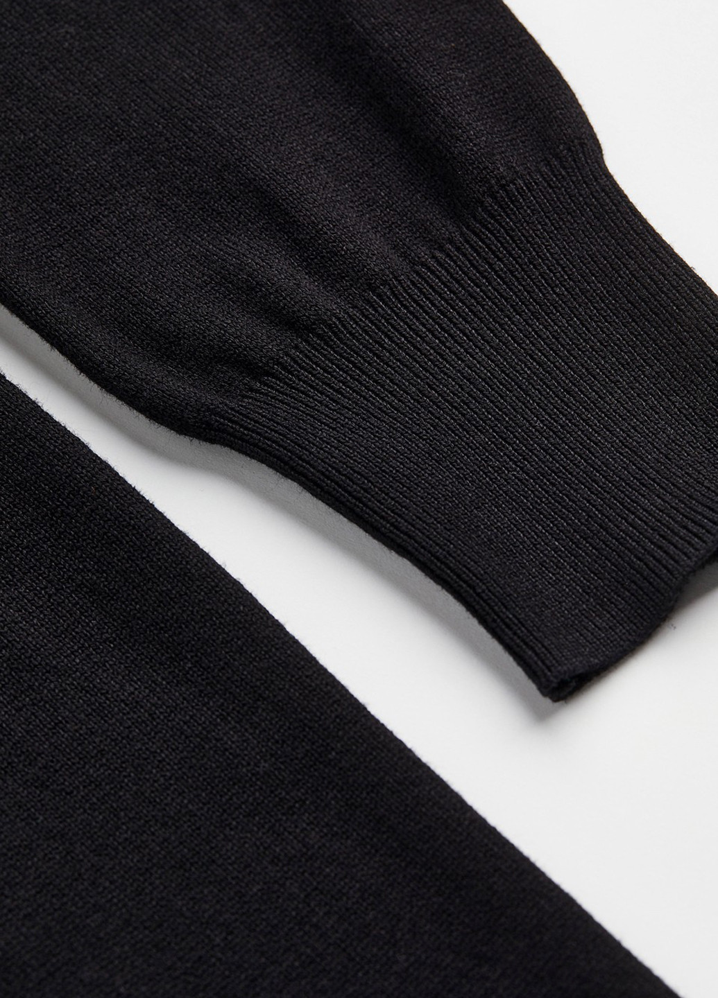 Черное кэжуал платье платье-свитер H&M однотонное