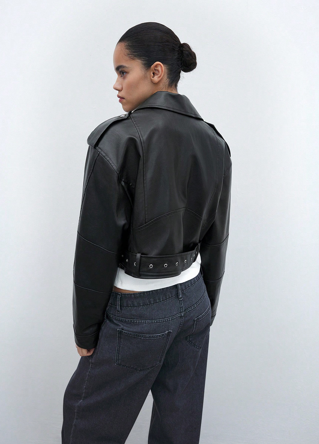 Черная демисезонная куртка косуха SHEIN