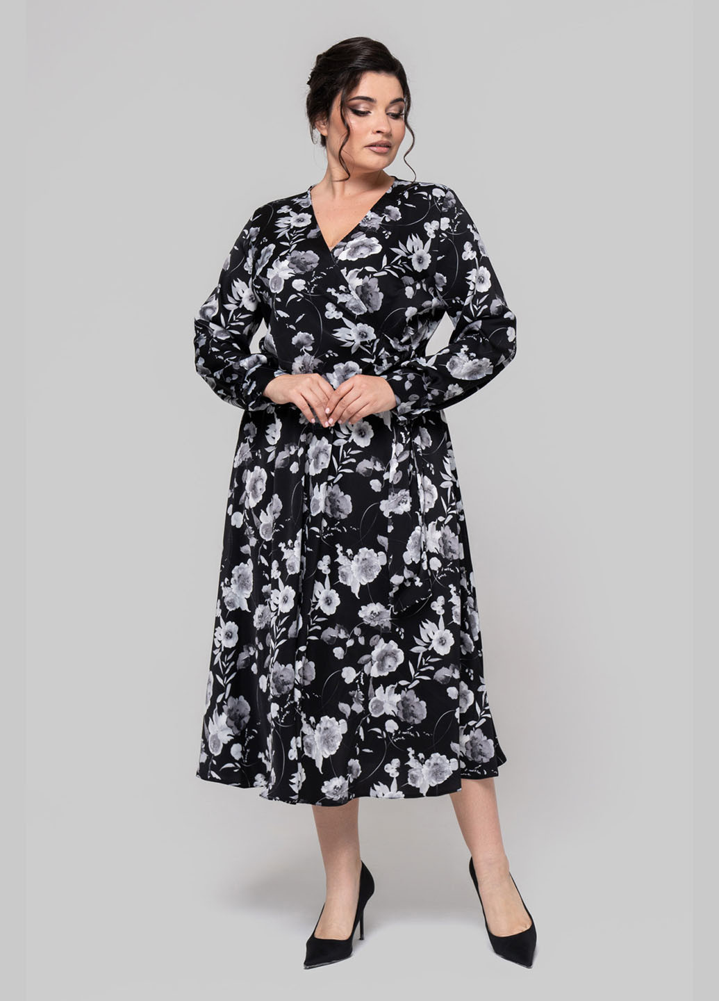 Черное кэжуал платье на запах A'll Posa с цветочным принтом