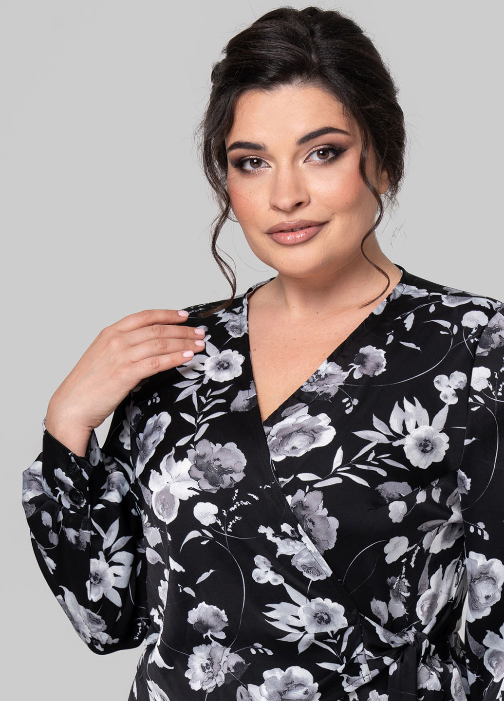 Черное кэжуал платье на запах A'll Posa с цветочным принтом