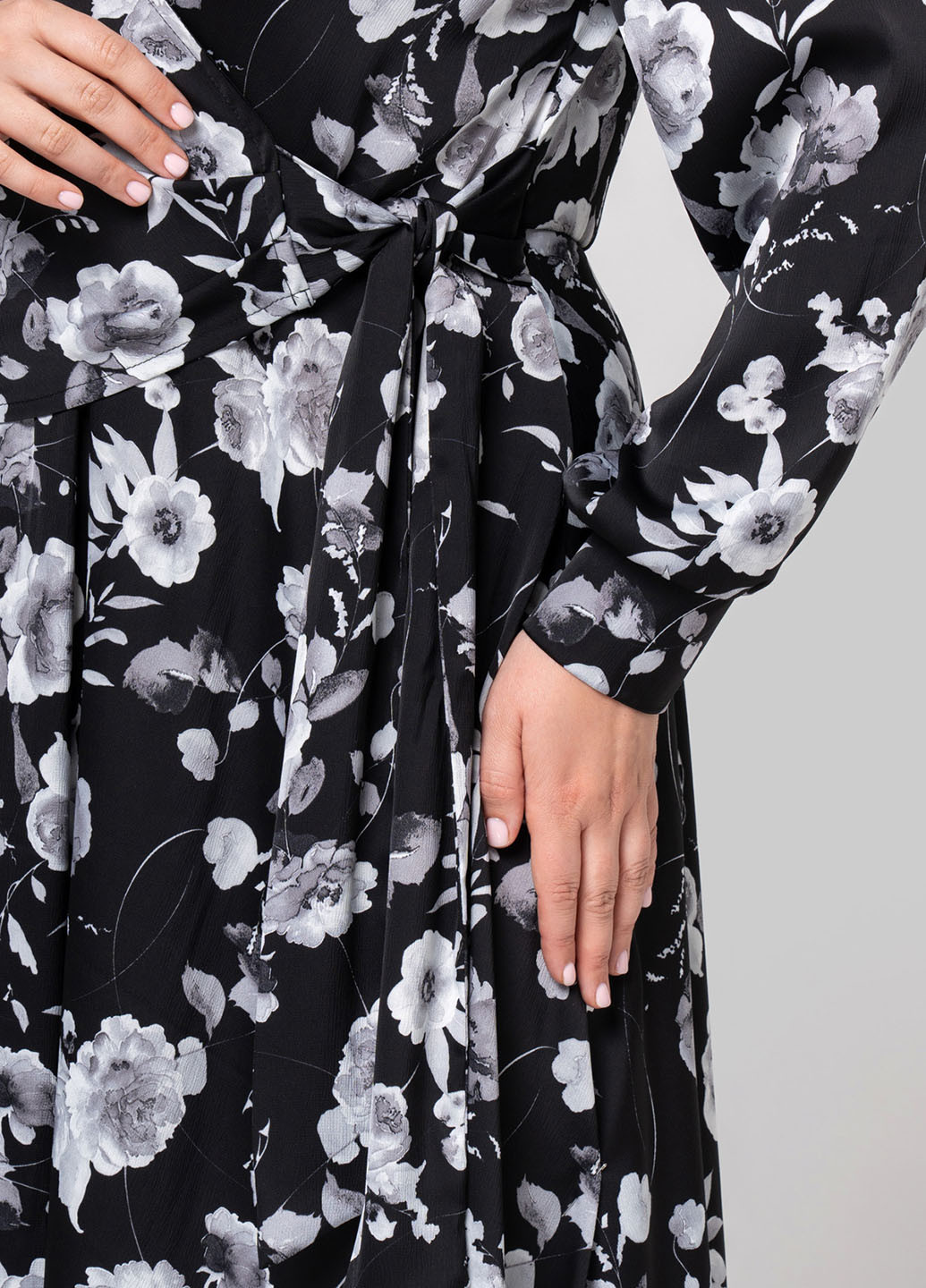 Черное кэжуал платье на запах A'll Posa с цветочным принтом