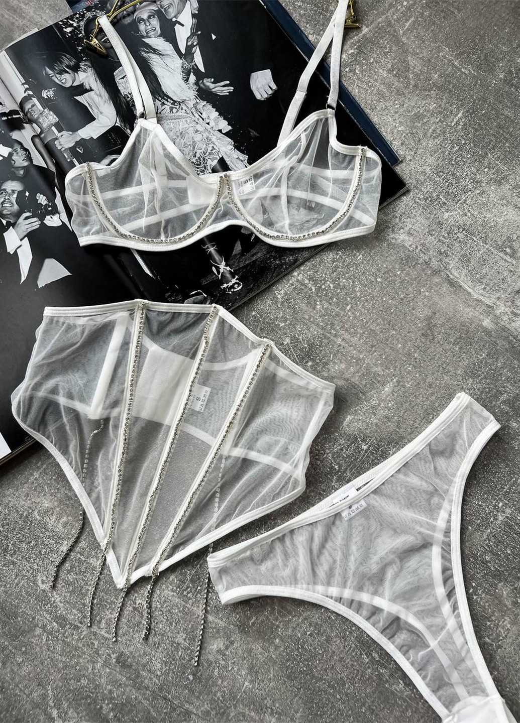 Білий демісезонний комплект (бюстгальтер, трусики, пояс) NOVA VEGA