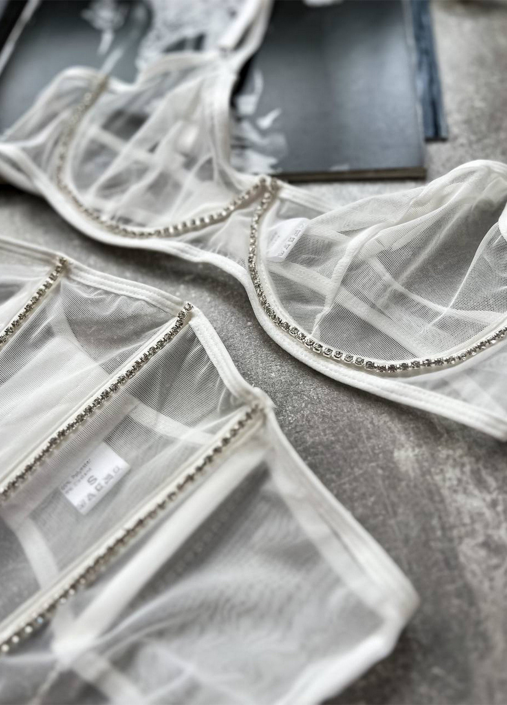 Білий демісезонний комплект (бюстгальтер, трусики, пояс) NOVA VEGA