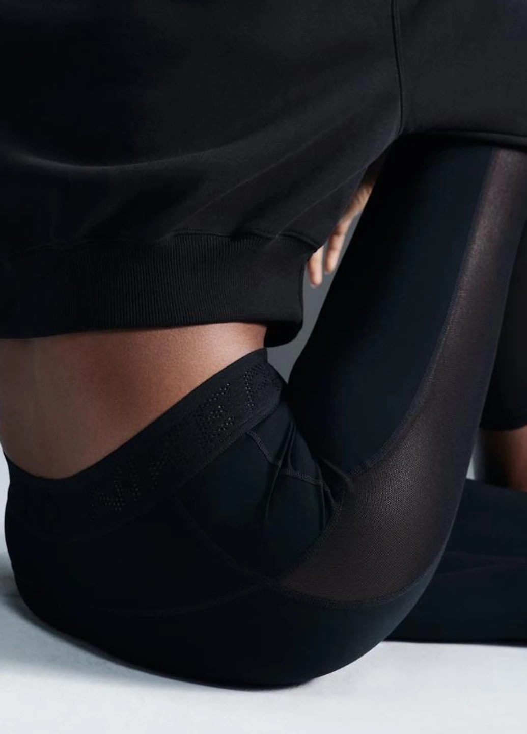 Черные демисезонные леггинсы fn4981-010 Nike