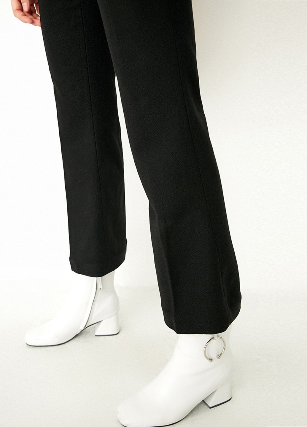 Черные кэжуал демисезонные укороченные, классические брюки Only
