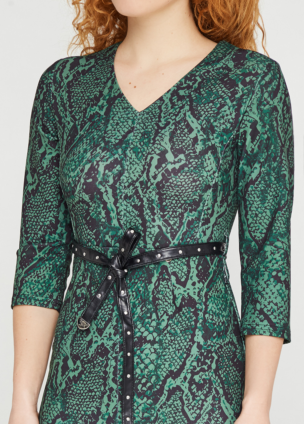 Зеленое кэжуал платье футляр Rinascimento змеиный