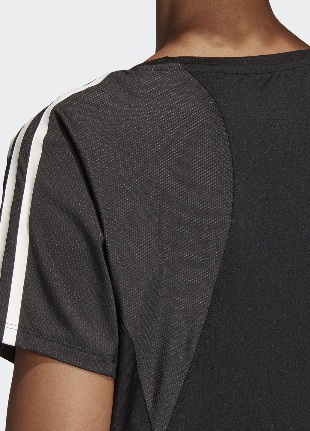 Чорна всесезон футболка з коротким рукавом adidas