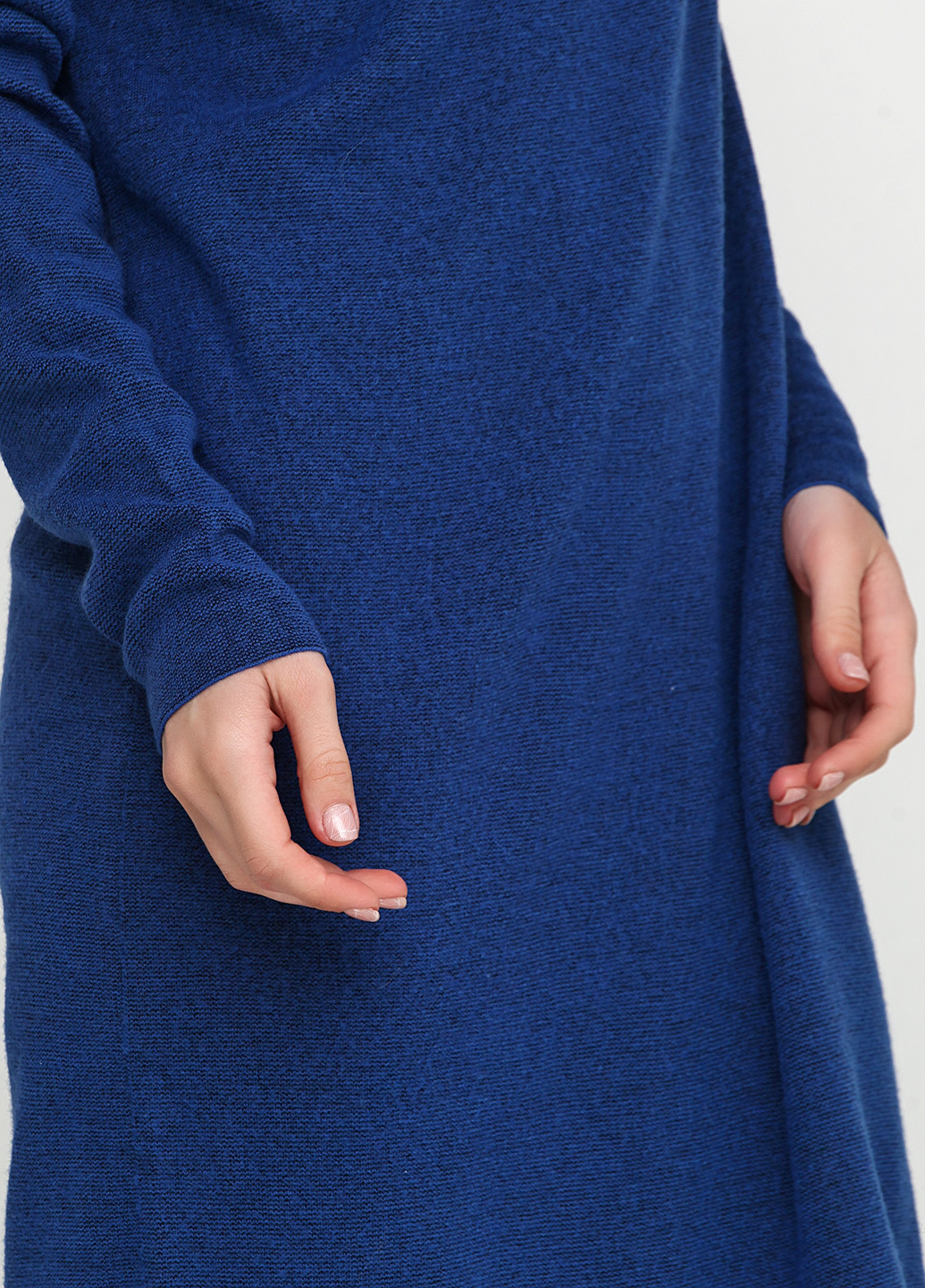 Синее кэжуал платье с открытыми плечами H&M однотонное