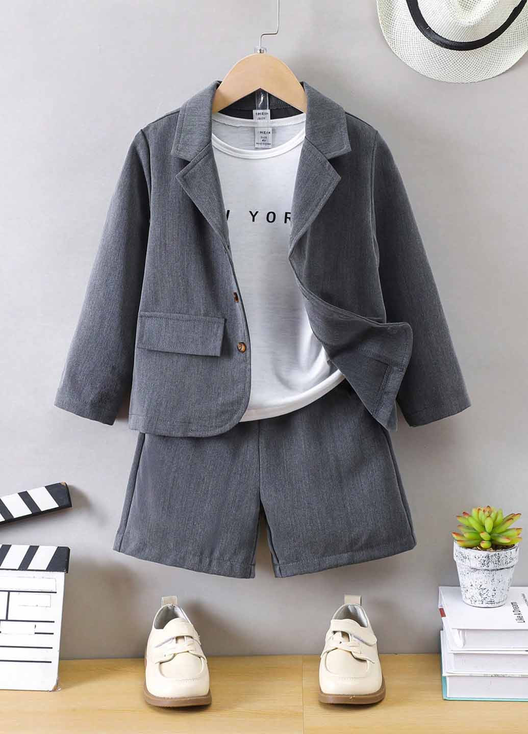 Сірий демісезонний комплект (піджак, футболка, шорти) SHEIN