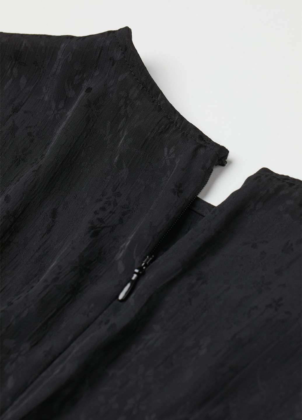 Черное кэжуал платье H&M однотонное