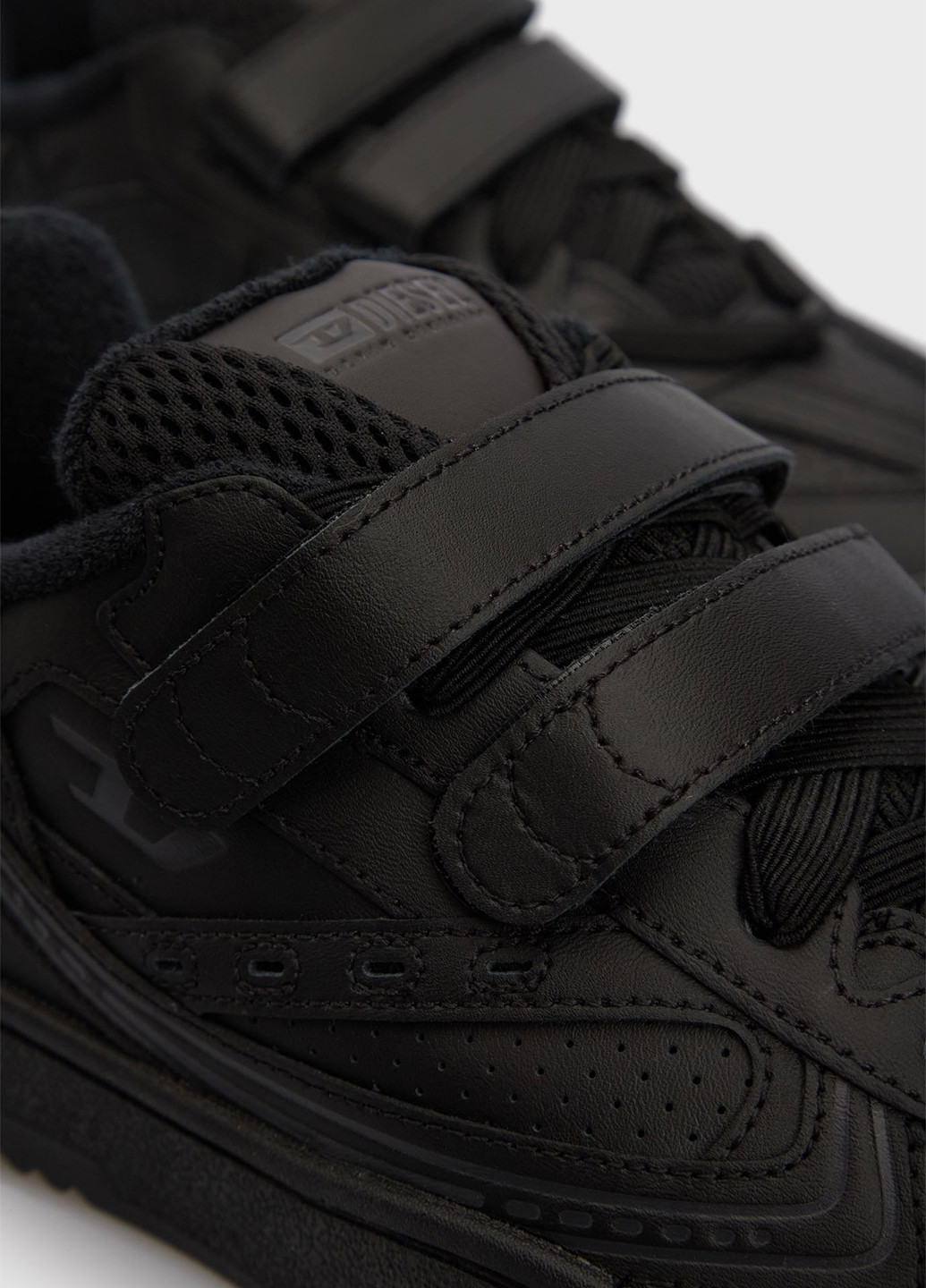 Черные всесезонные кроссовки Diesel