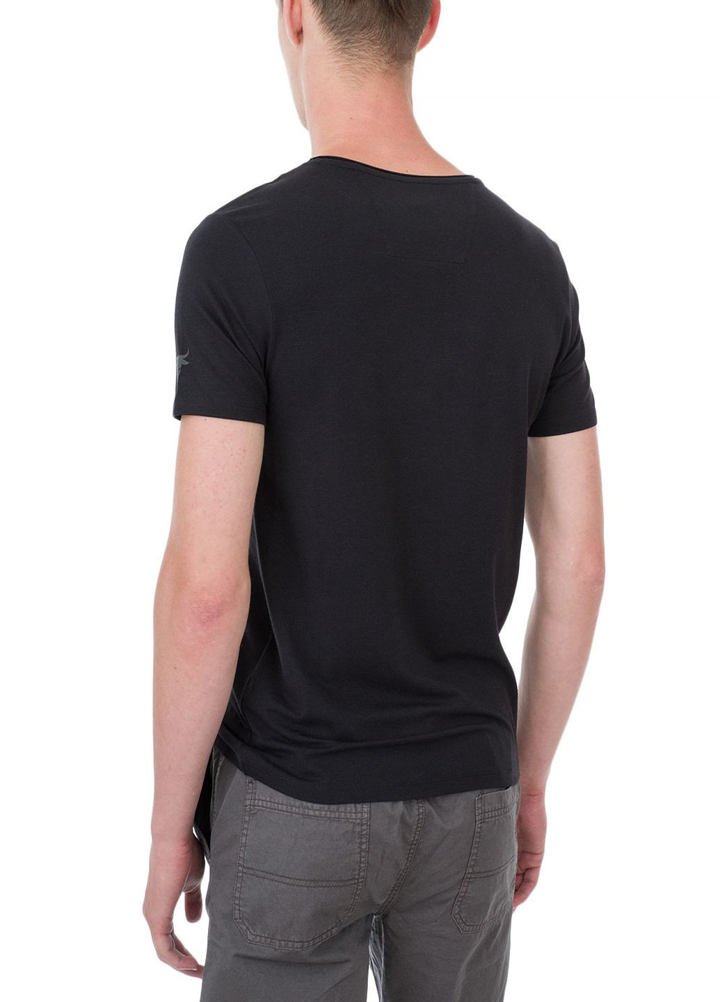 Чорна футболка чоловіча IK5