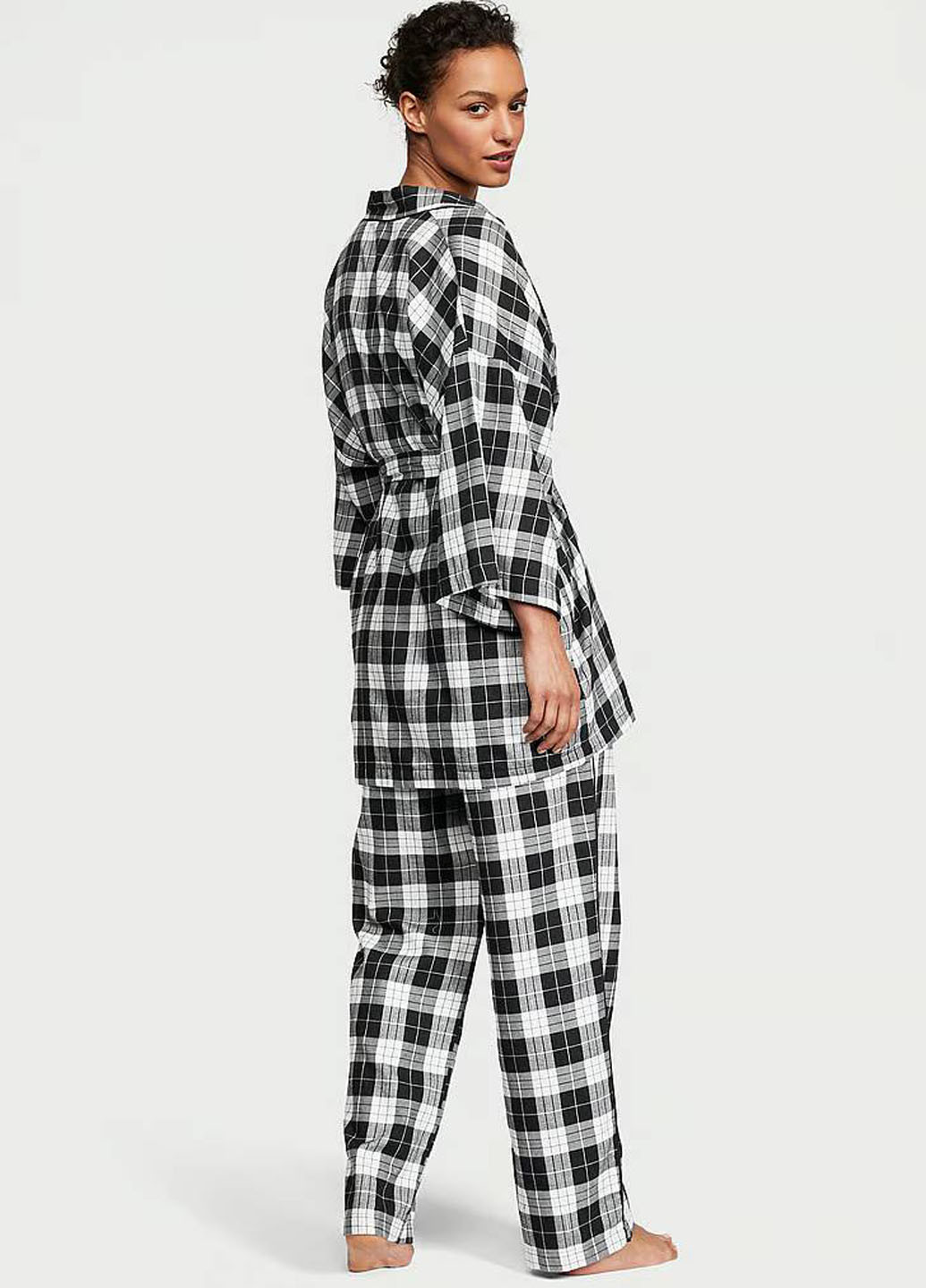 Черно-белая всесезон пижама (майка, халат, брюки) майка + брюки Victoria's Secret