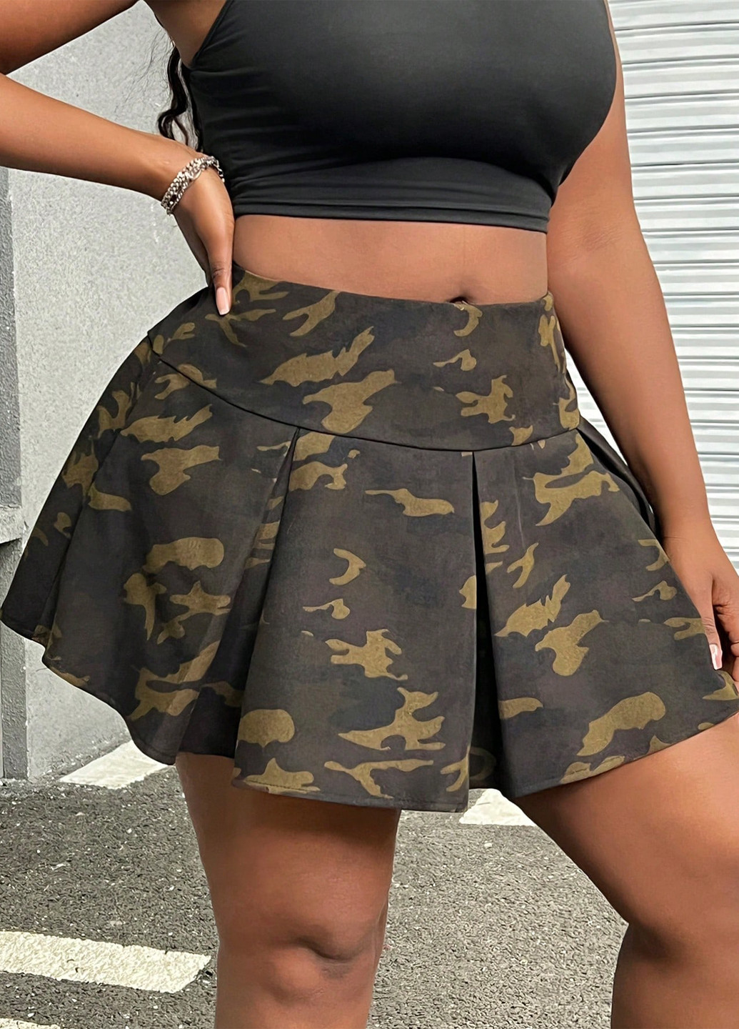 Оливковая (хаки) кэжуал камуфляжная юбка SHEIN плиссе