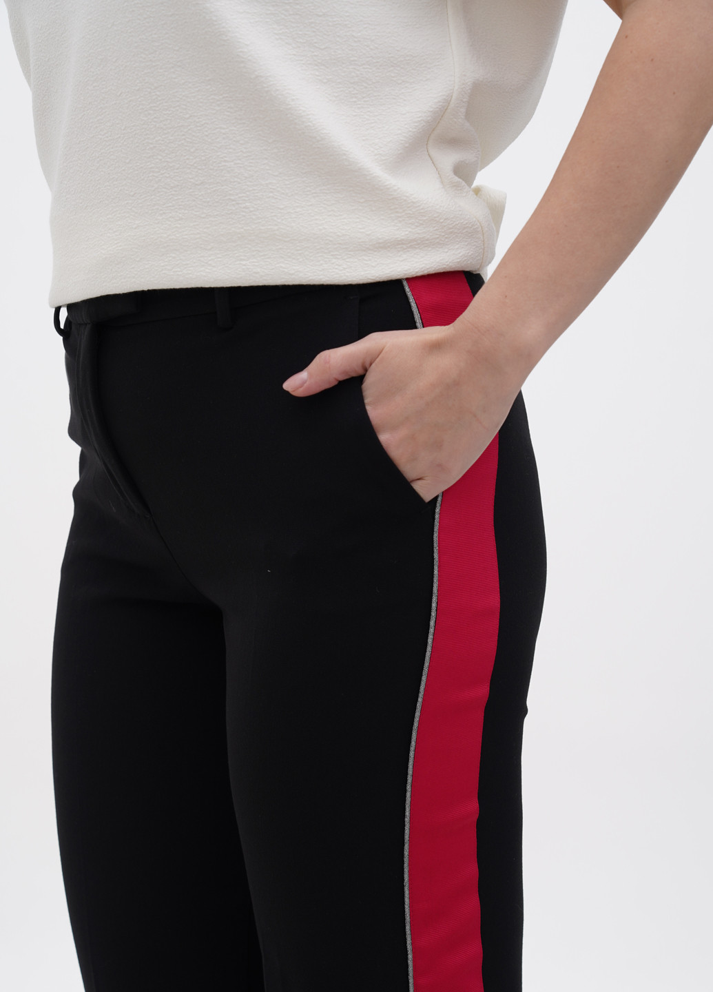 Черные кэжуал демисезонные укороченные, зауженные брюки Sisley