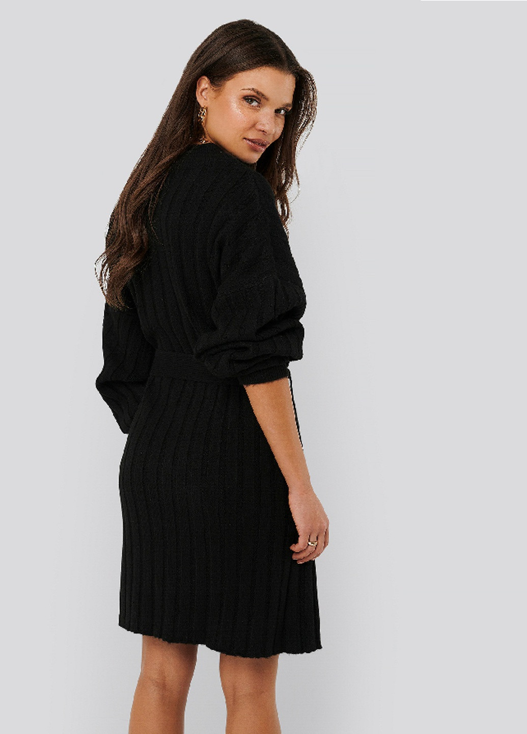 Черное платье NA-KD