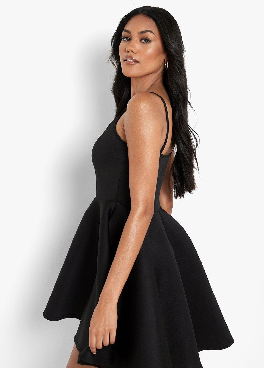 Чорна коктейльна плаття, сукня кльош Boohoo однотонна