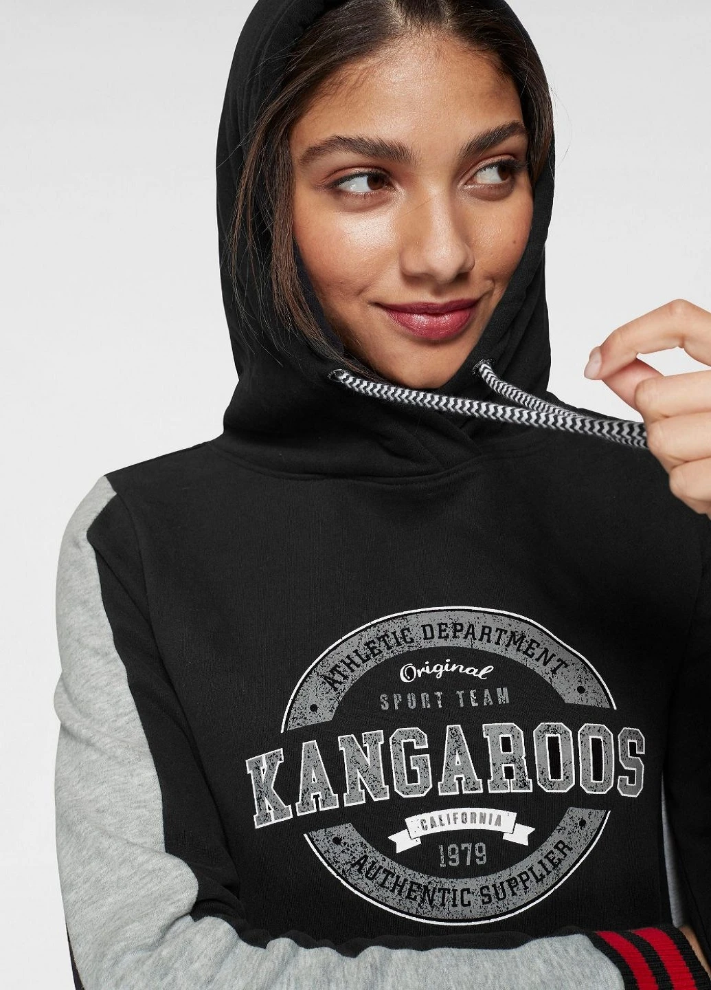 Чорна спортивна сукня Kangaroos