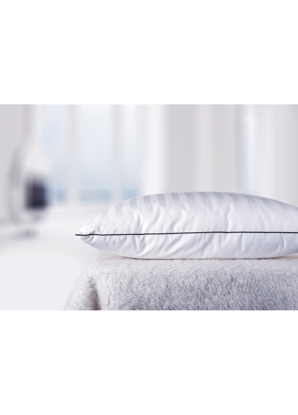 Подушка антиаллергенная Royal Eco-Soft Hand Made 498 низкая 70х70 см (2200000625830) No Brand (254010675)