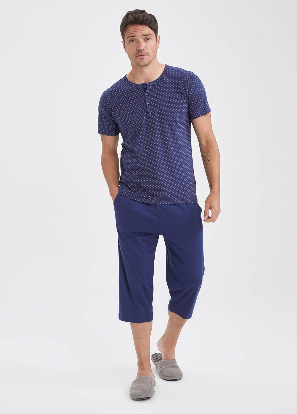 Синий демисезонный комплект(шорты, футболка) DeFacto
