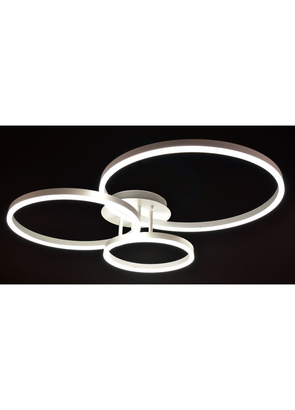 Люстра потолочная LED с пультом A8008/3-wh Белый 14х70х80 см. Sunnysky (253627085)