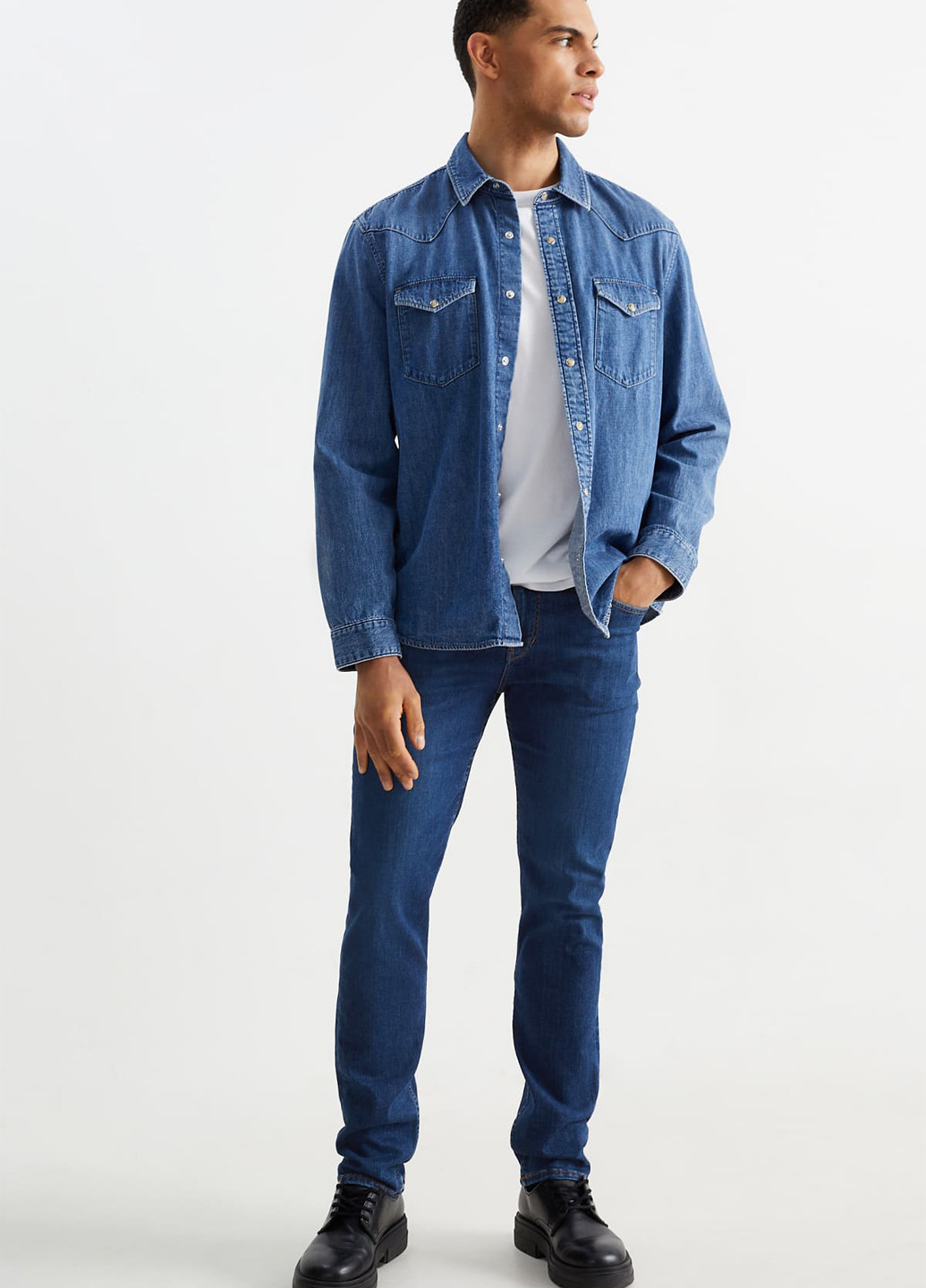 Синие демисезонные зауженные джинсы C&A