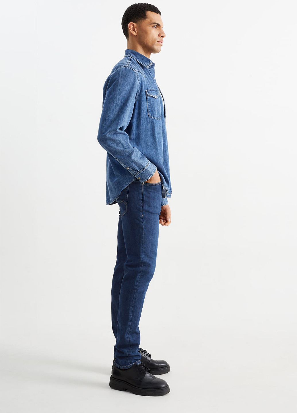 Синие демисезонные зауженные джинсы C&A