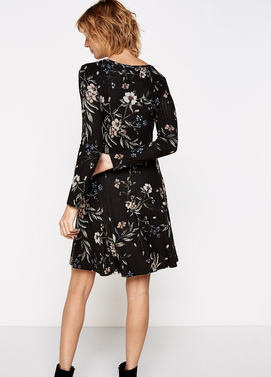 Черное кэжуал платье Springfield с цветочным принтом