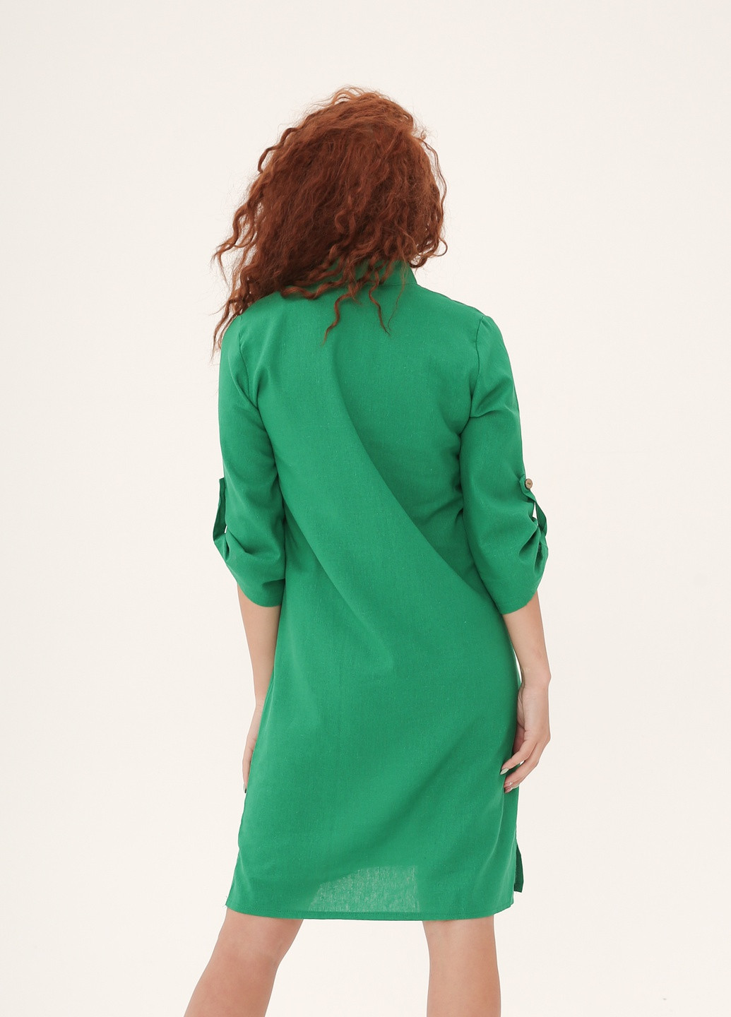 Зеленое кэжуал льняное платье классического кроя INNOE однотонное