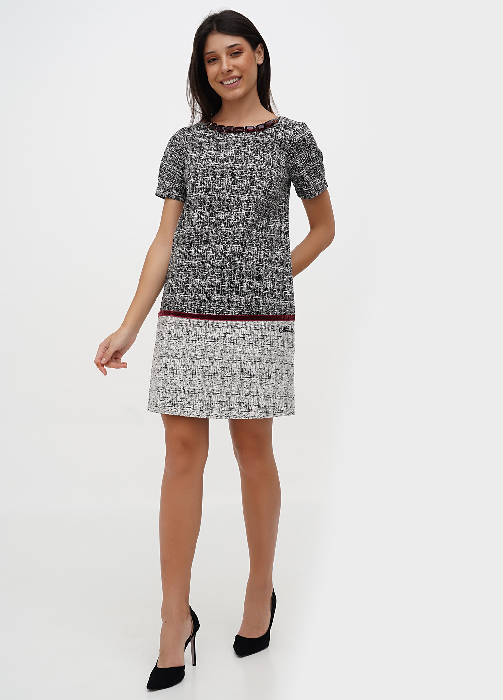 Черное кэжуал платье Sassofono с абстрактным узором