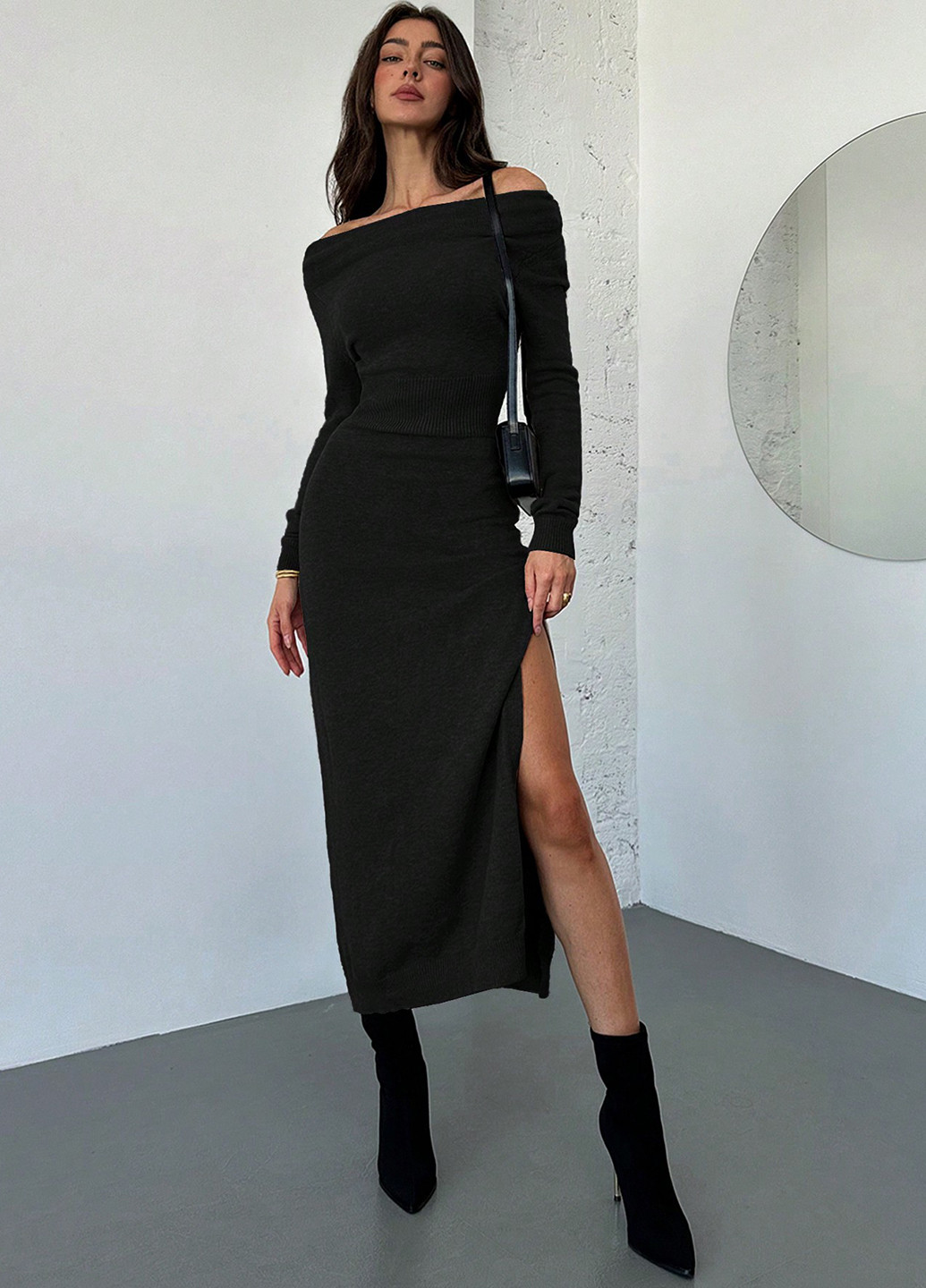 Черное кэжуал платье платье-свитер, с открытыми плечами SHEIN однотонное