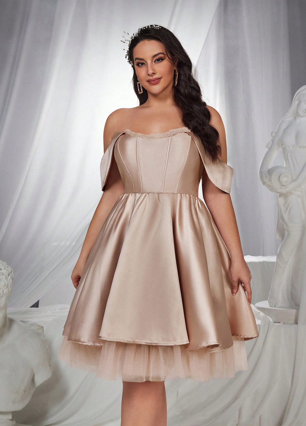 Бежевое праздничный, коктейльное, вечернее платье с юбкой-солнце, с открытыми плечами, с открытой спиной SHEIN однотонное