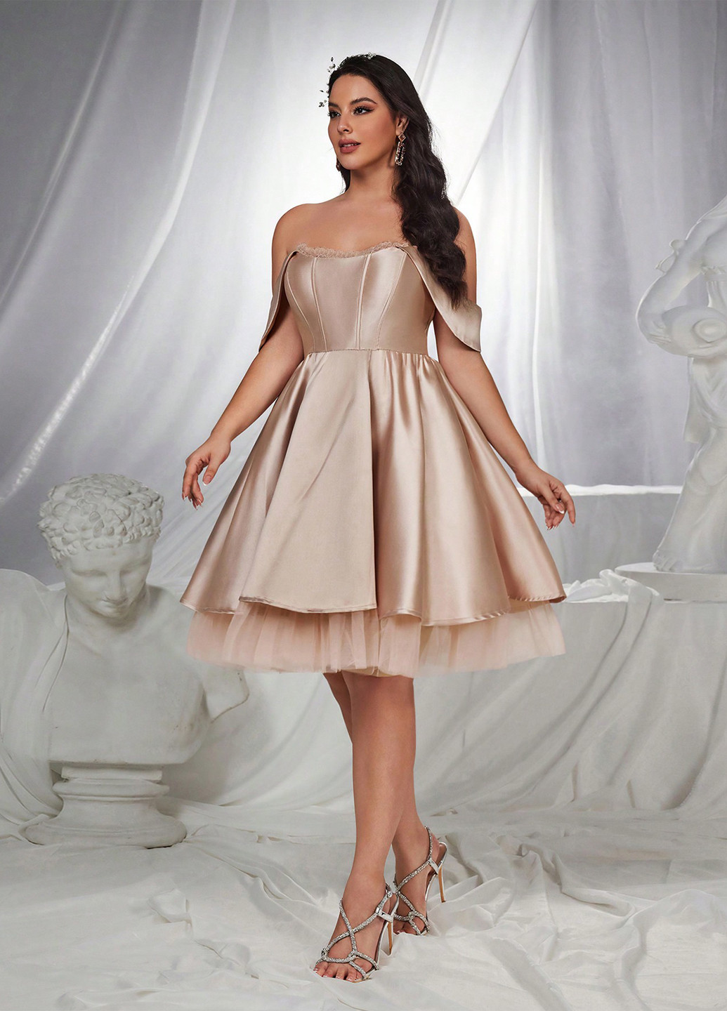 Бежевое праздничный, коктейльное, вечернее платье с юбкой-солнце, с открытыми плечами, с открытой спиной SHEIN однотонное