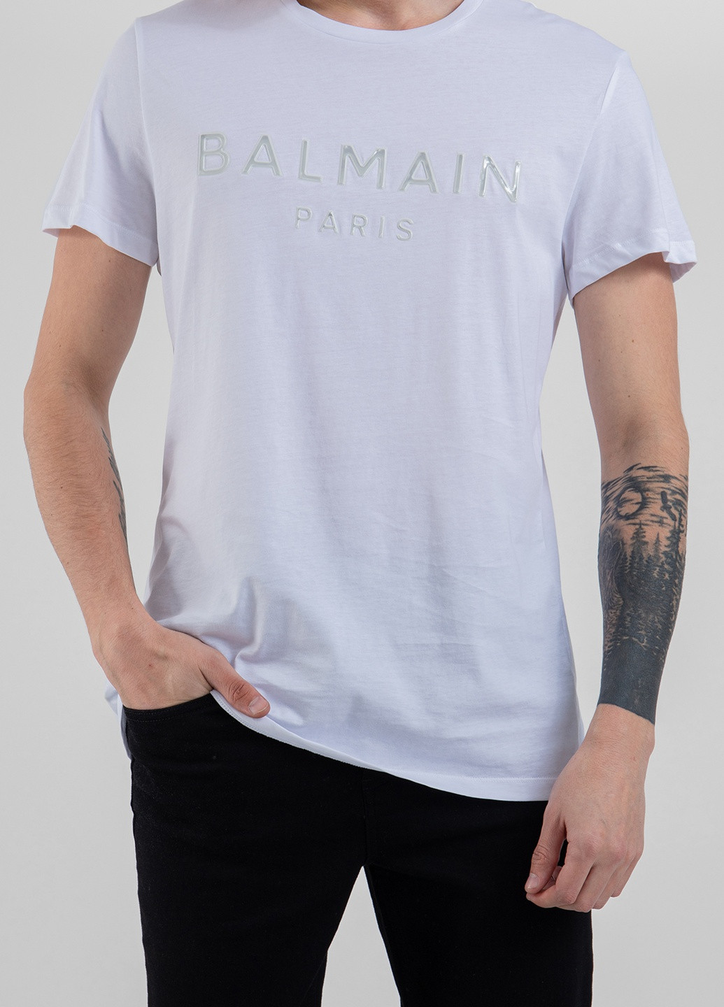 Белая бледно-розовая футболка с логотипом Balmain