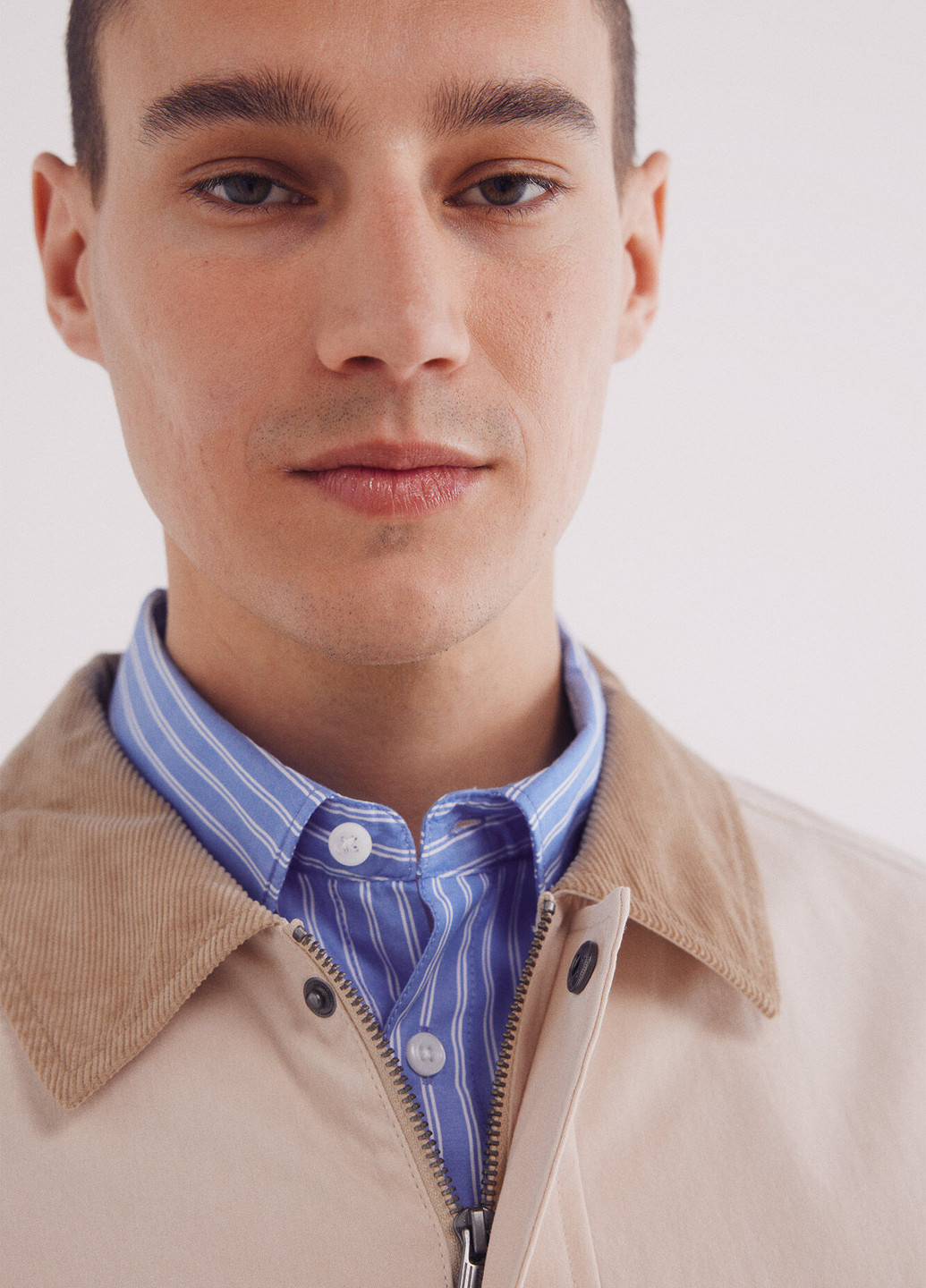 Бежева демісезонна куртка Springfield