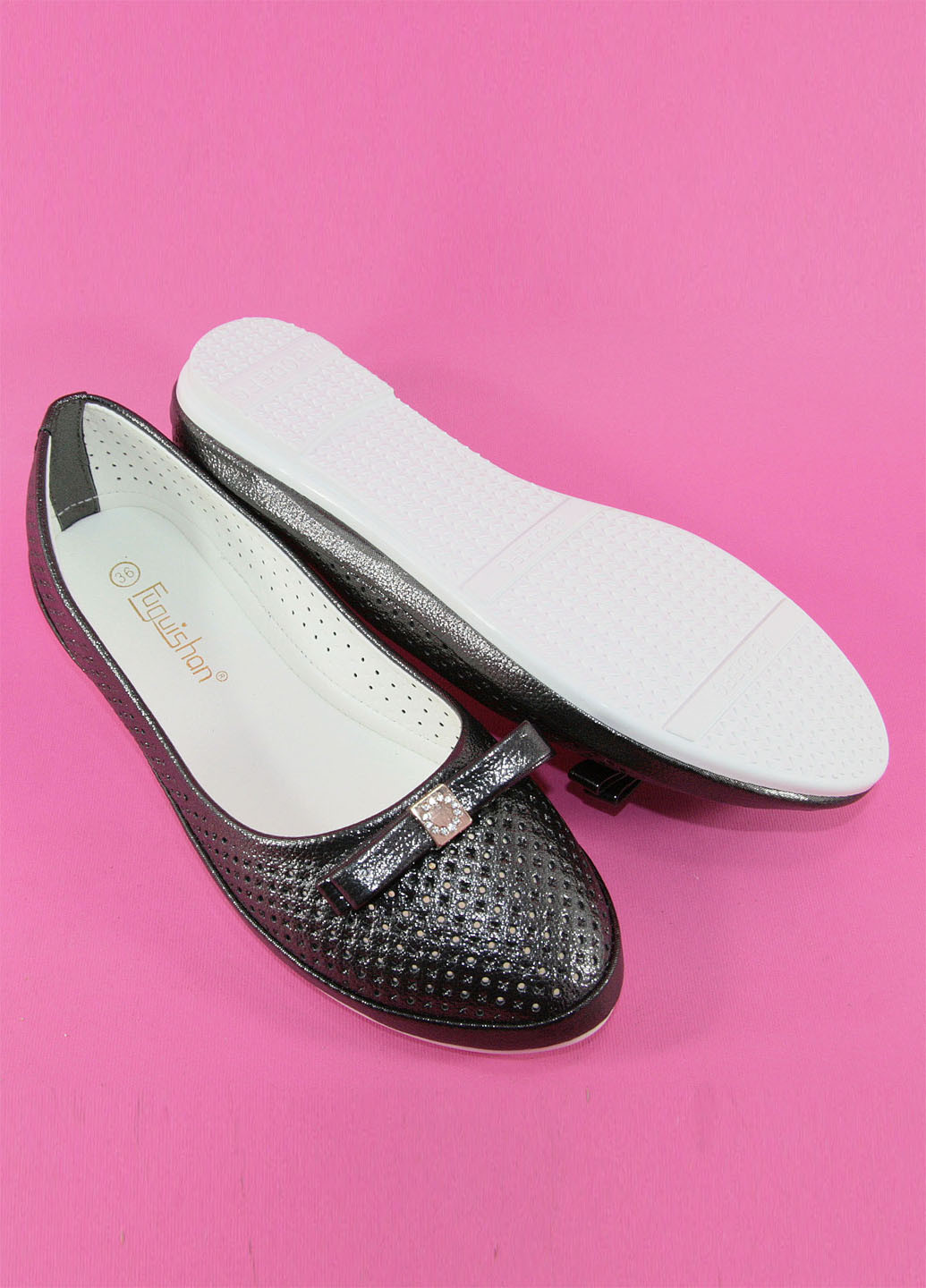 Женские балетки | чёрные однотонные бант, белая подошва, перфорация, стразы искусственная кожа (334140993)