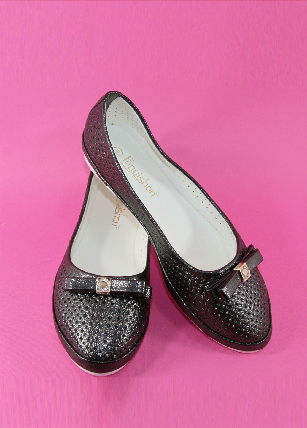 Женские балетки | чёрные однотонные бант, белая подошва, перфорация, стразы искусственная кожа (334140993)