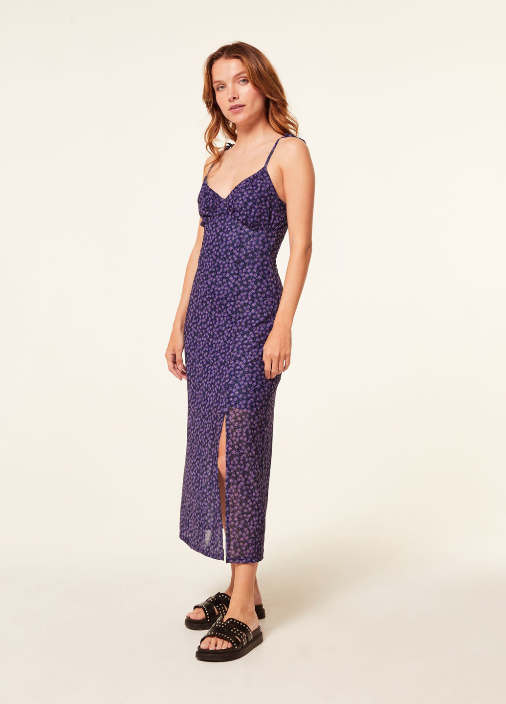 Фиолетовое кэжуал платье с открытыми плечами Jennyfer с цветочным принтом