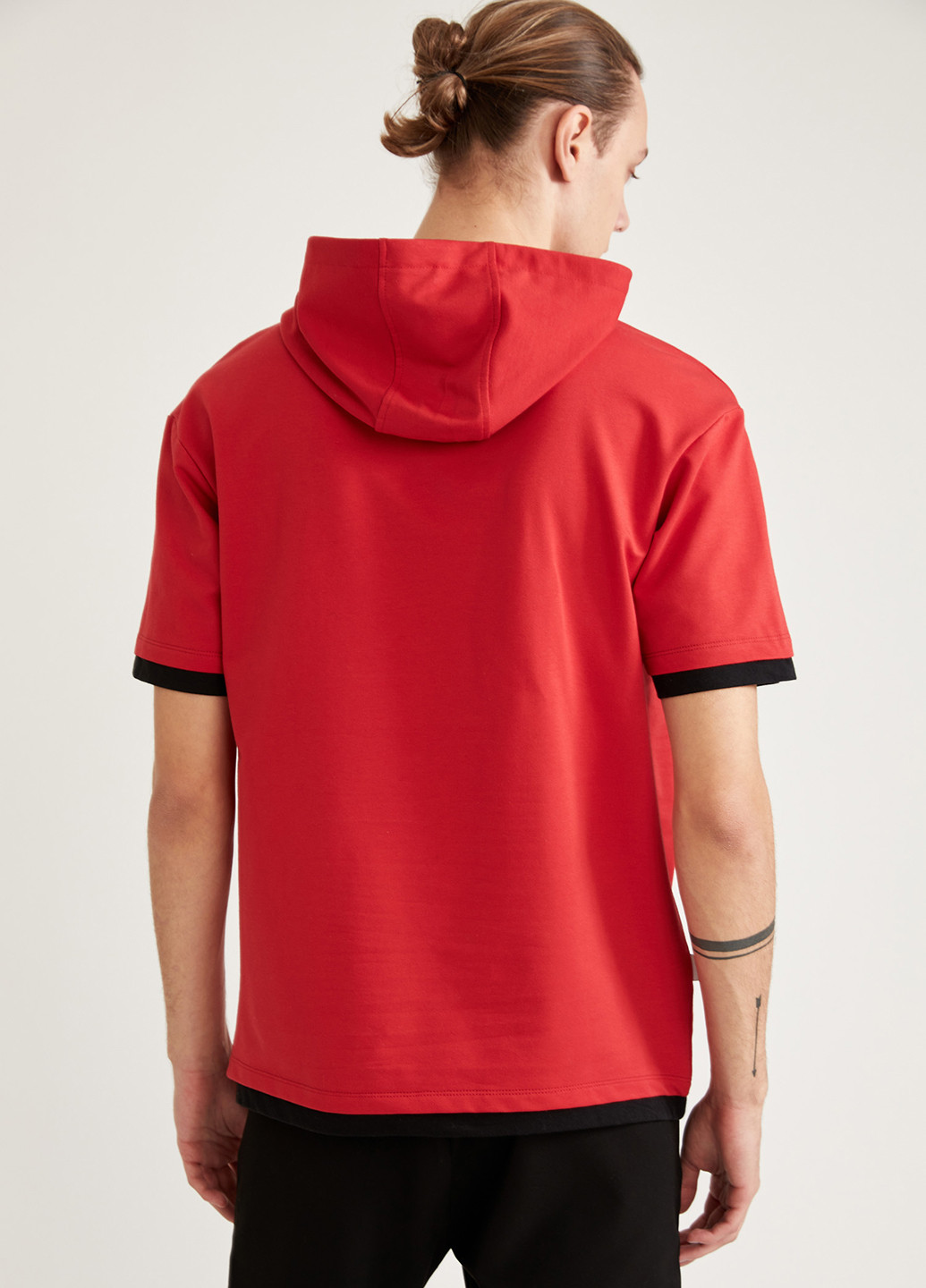 Красная демисезонная футболка DeFacto