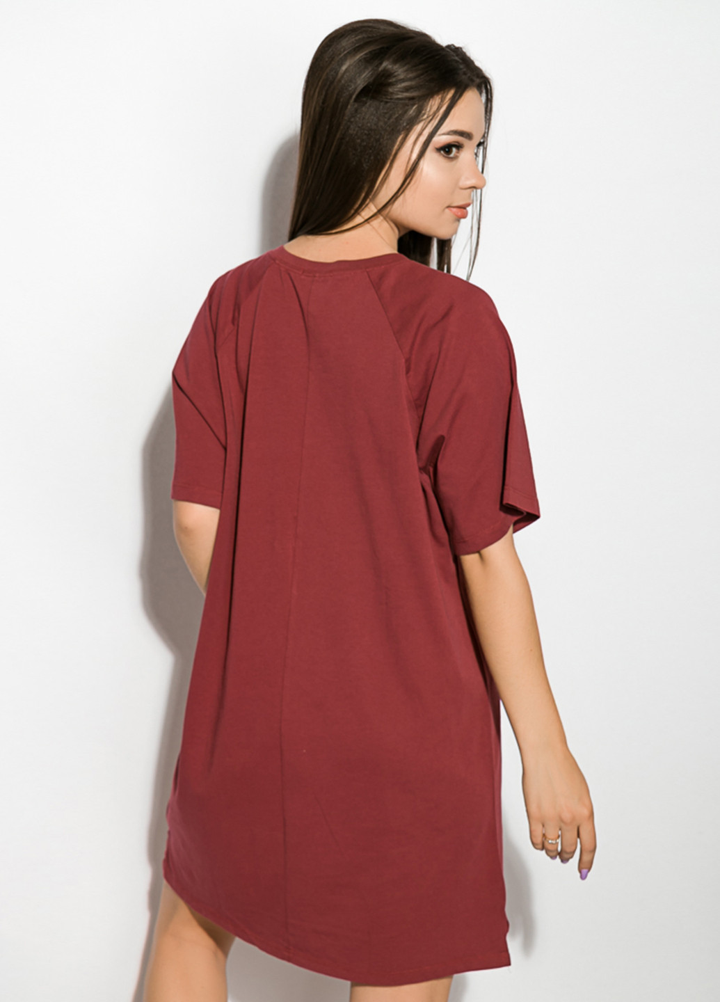 Светло-бордовое кэжуал платье платье-футболка Time of Style с надписью