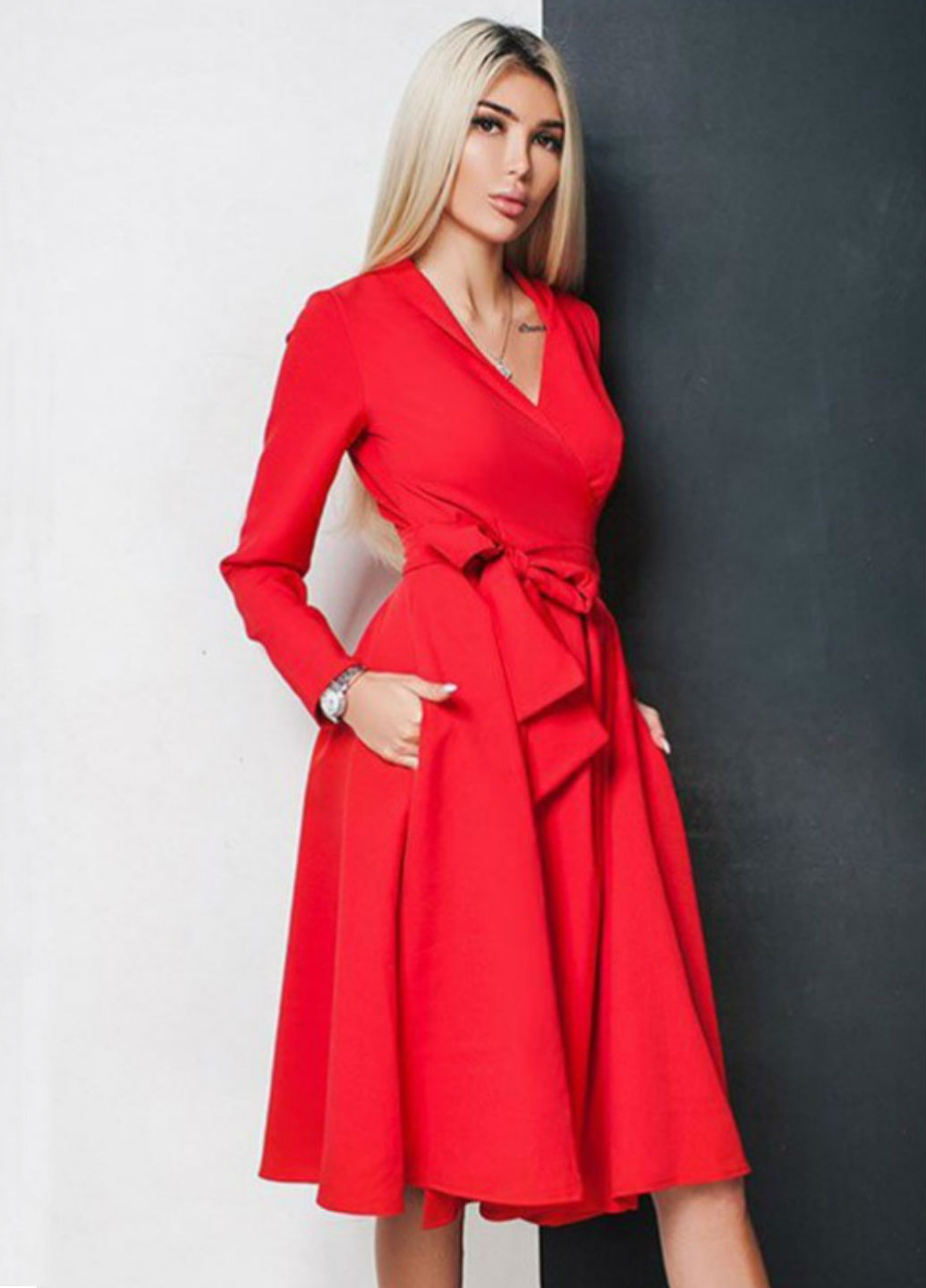 Красное деловое красное платье с пышной юбкой аврора на запах Look & Buy однотонное