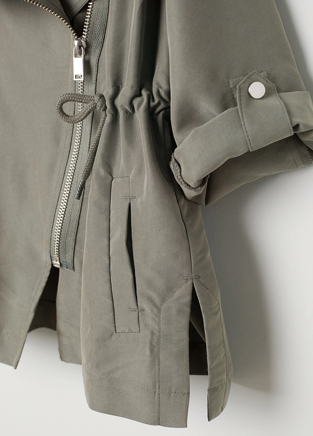 Оливковая демисезонная ветровка H&M