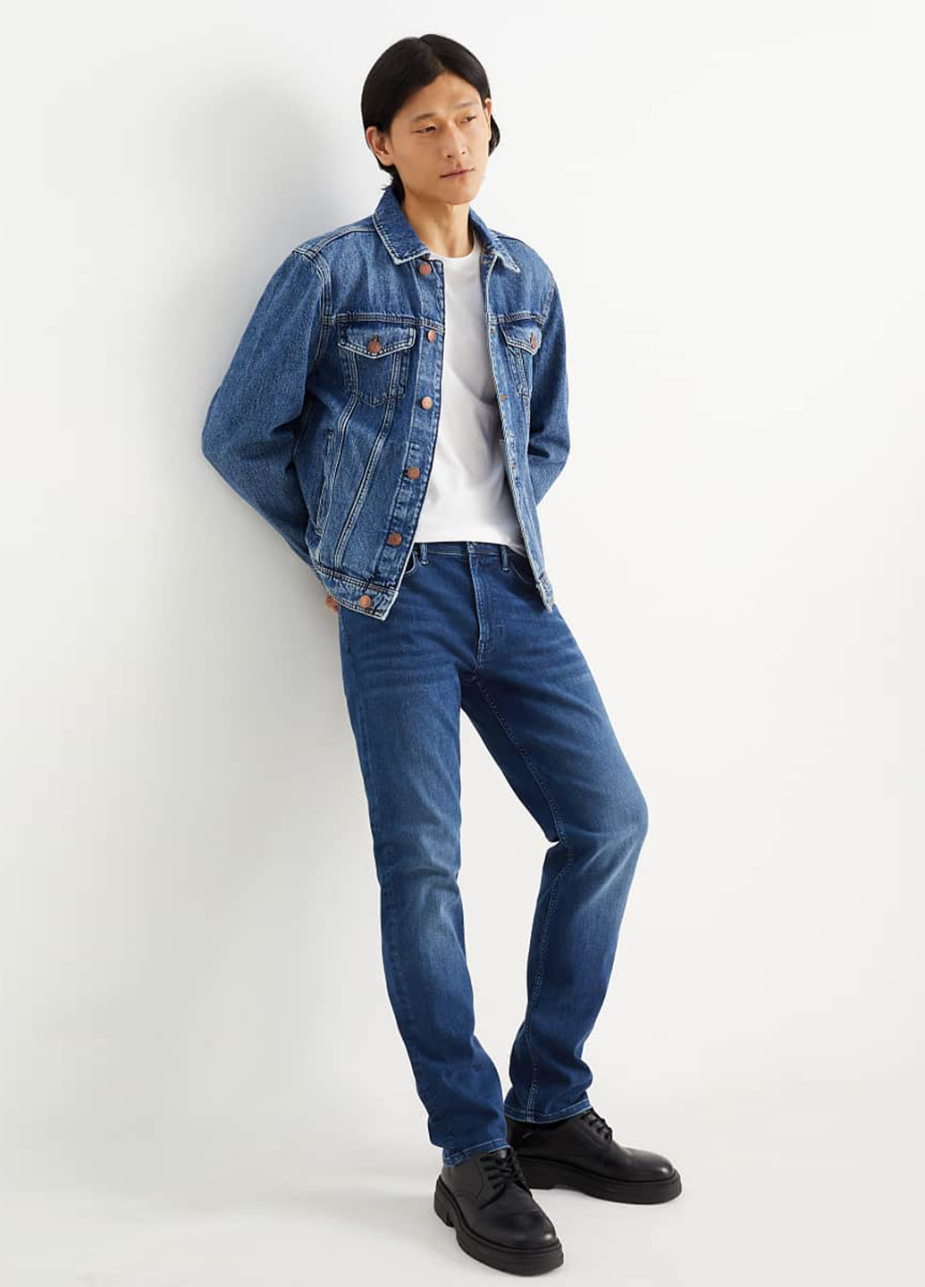 Синие демисезонные зауженные джинсы C&A