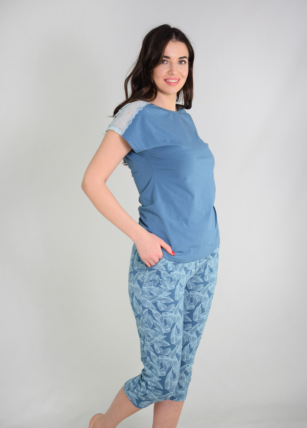 Блакитний демісезонний жіночий домашній комплект больших розмеров (футболка, бриджі) NEL