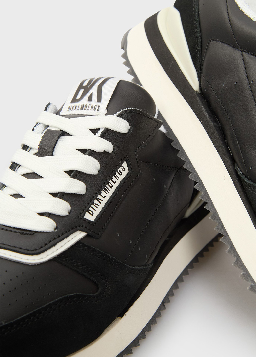 Черные всесезонные кроссовки Bikkembergs