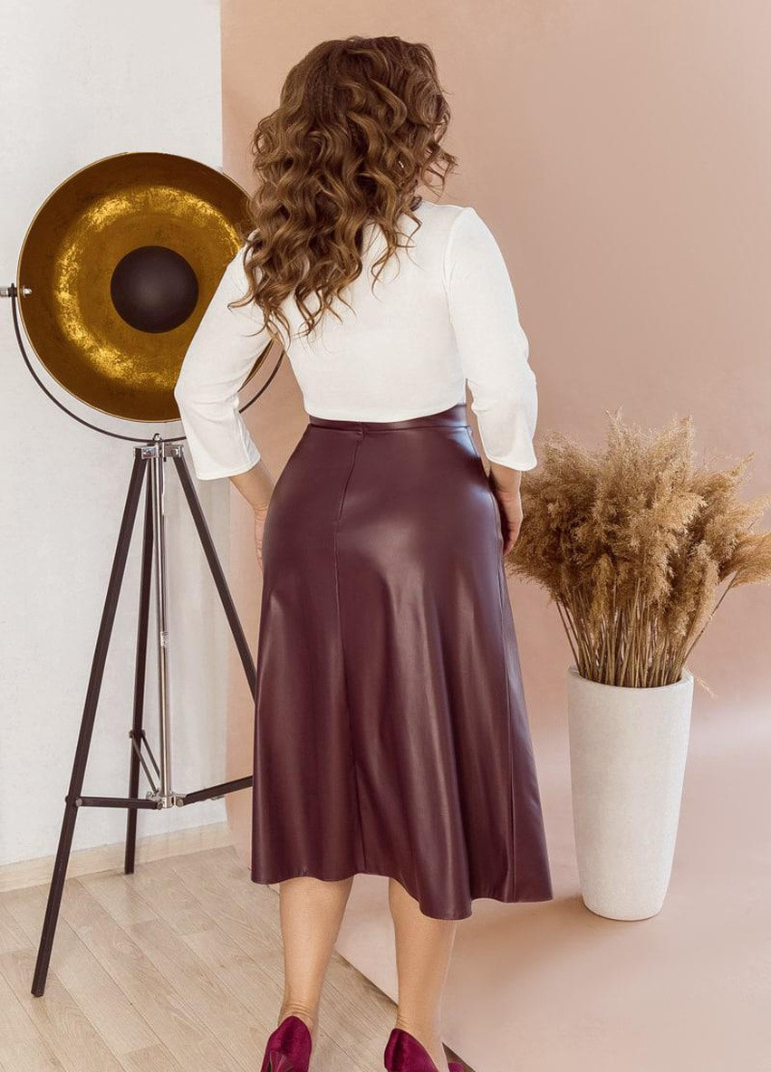 Темно-бордовое женская юбка расклешенная из экокожи бордового цвета 374416 New Trend